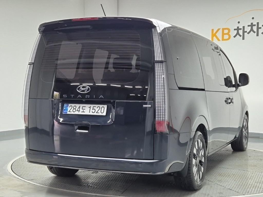 HYUNDAI Staria - Vista 2