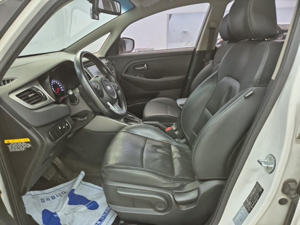 KIA Carens - Vista 11