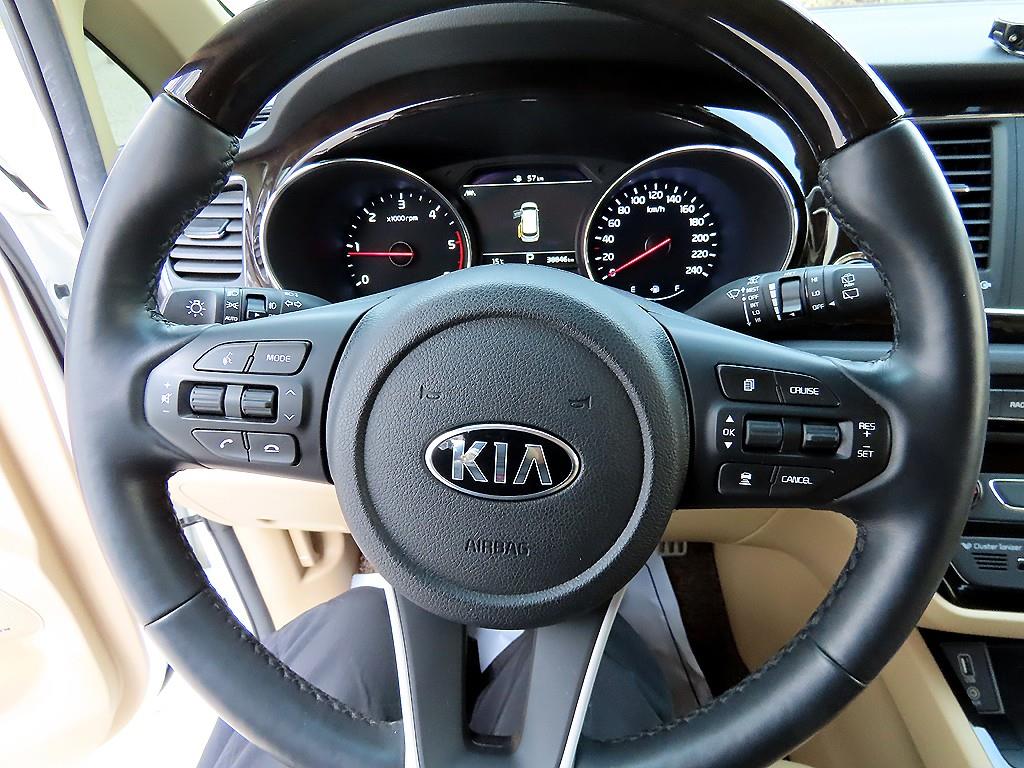 KIA Carnival - Vista 9