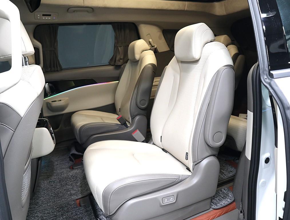 KIA Carnival - Vista 10