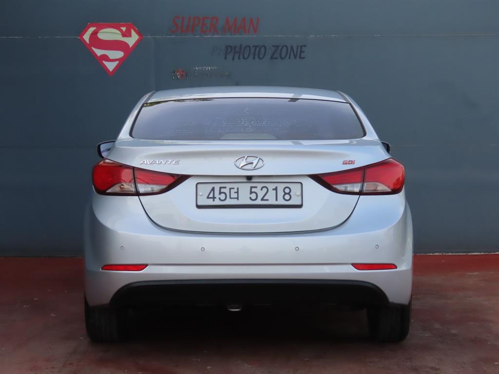 HYUNDAI Avante - Vista 7