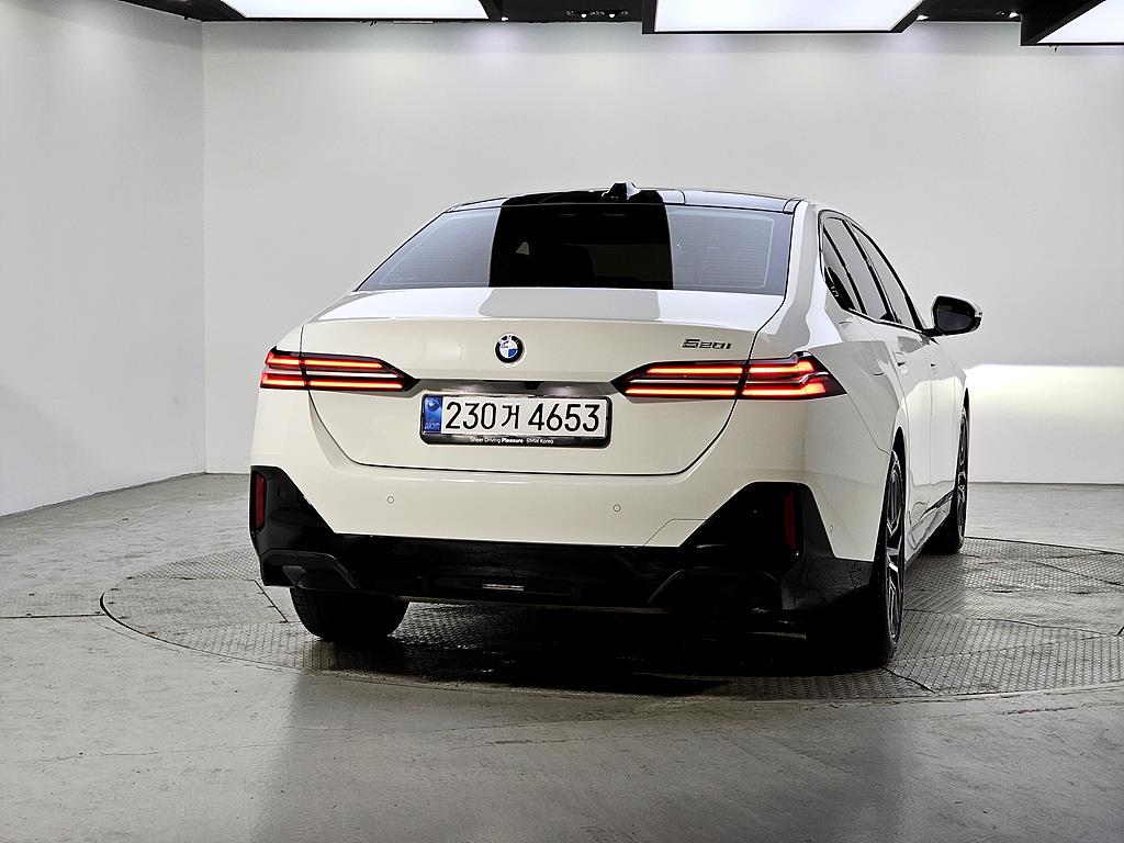 BMW 5 Series - Vista 3
