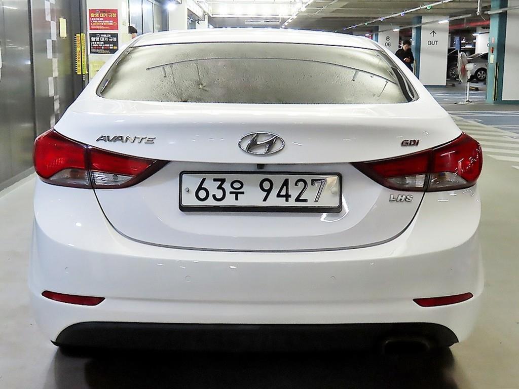 HYUNDAI Avante - Vista 5