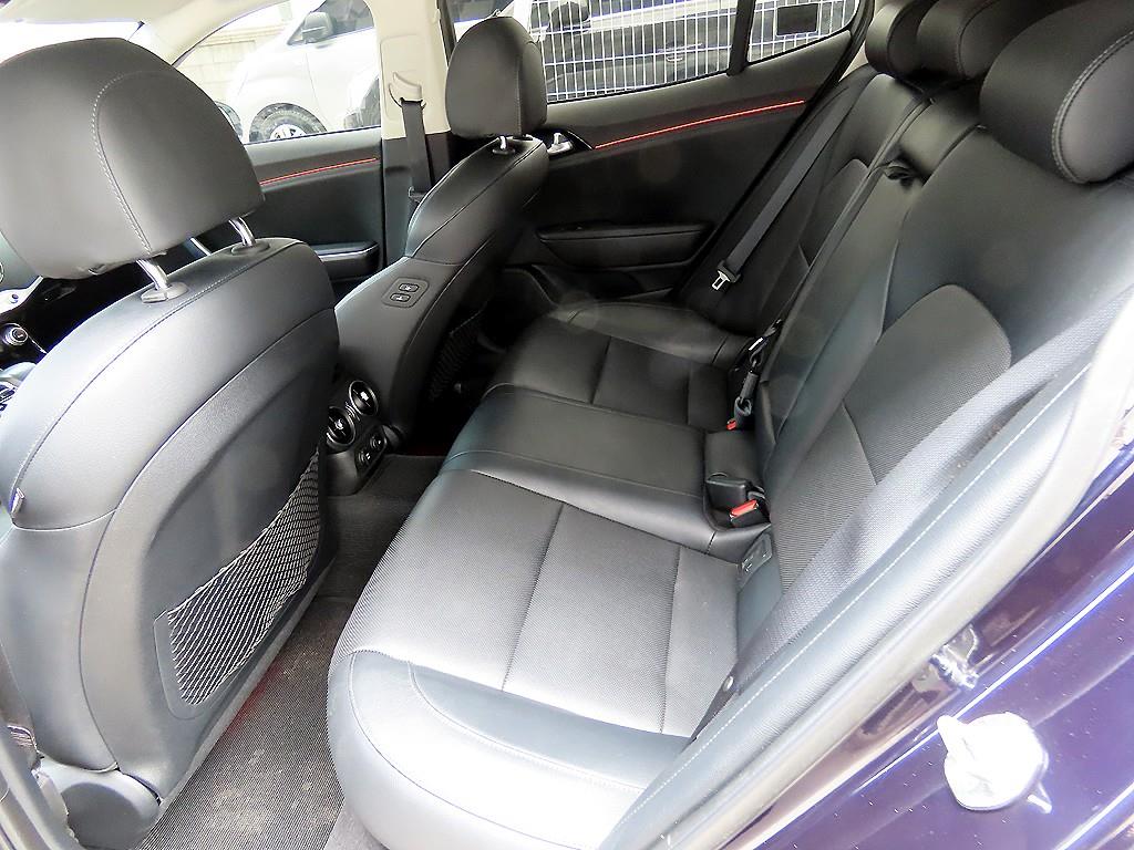 KIA Stinger - Vista 6