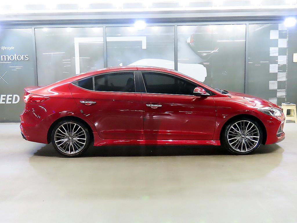 HYUNDAI Avante - Vista 3