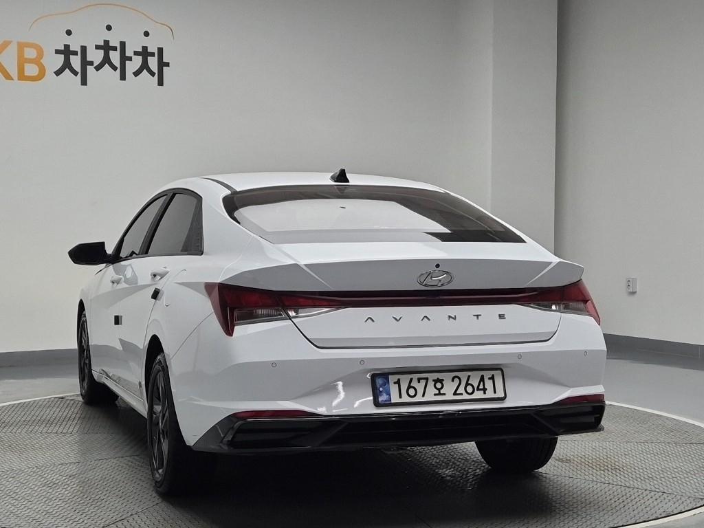 HYUNDAI Avante - Vista 2