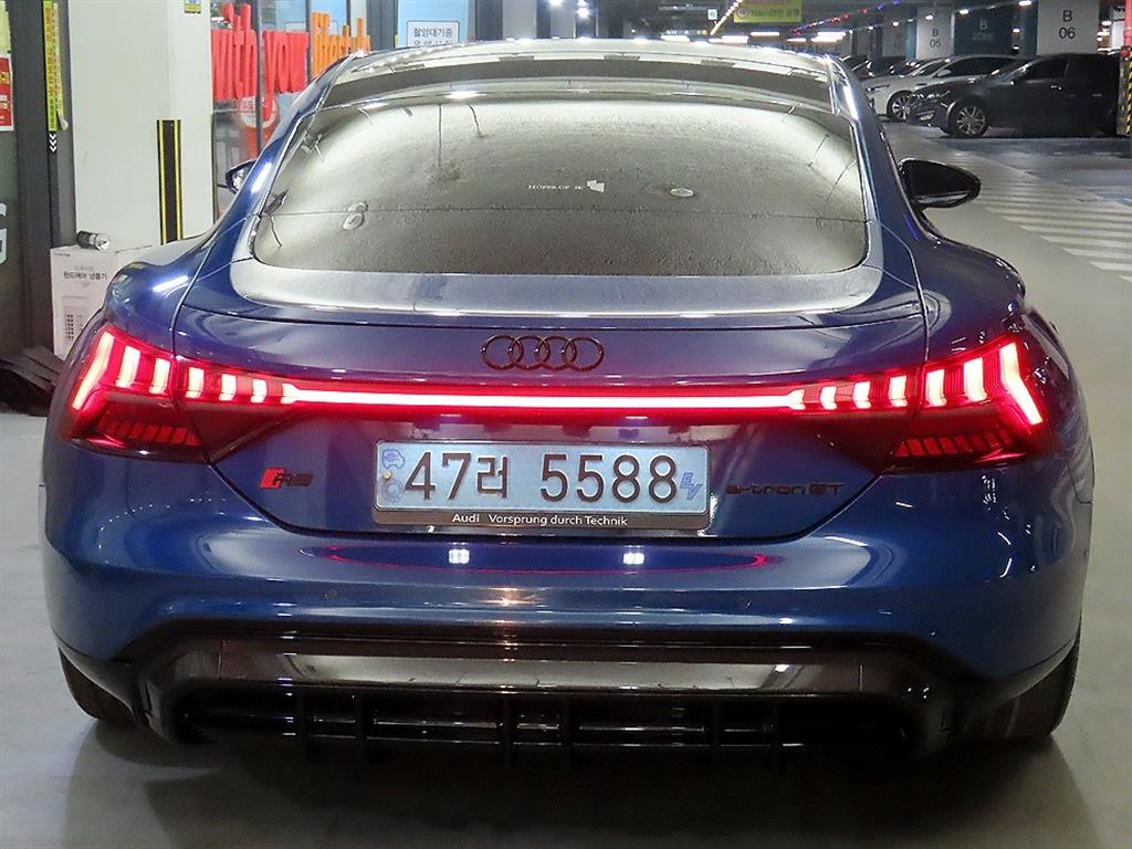 Audi RS e-tron GT - Vista 5