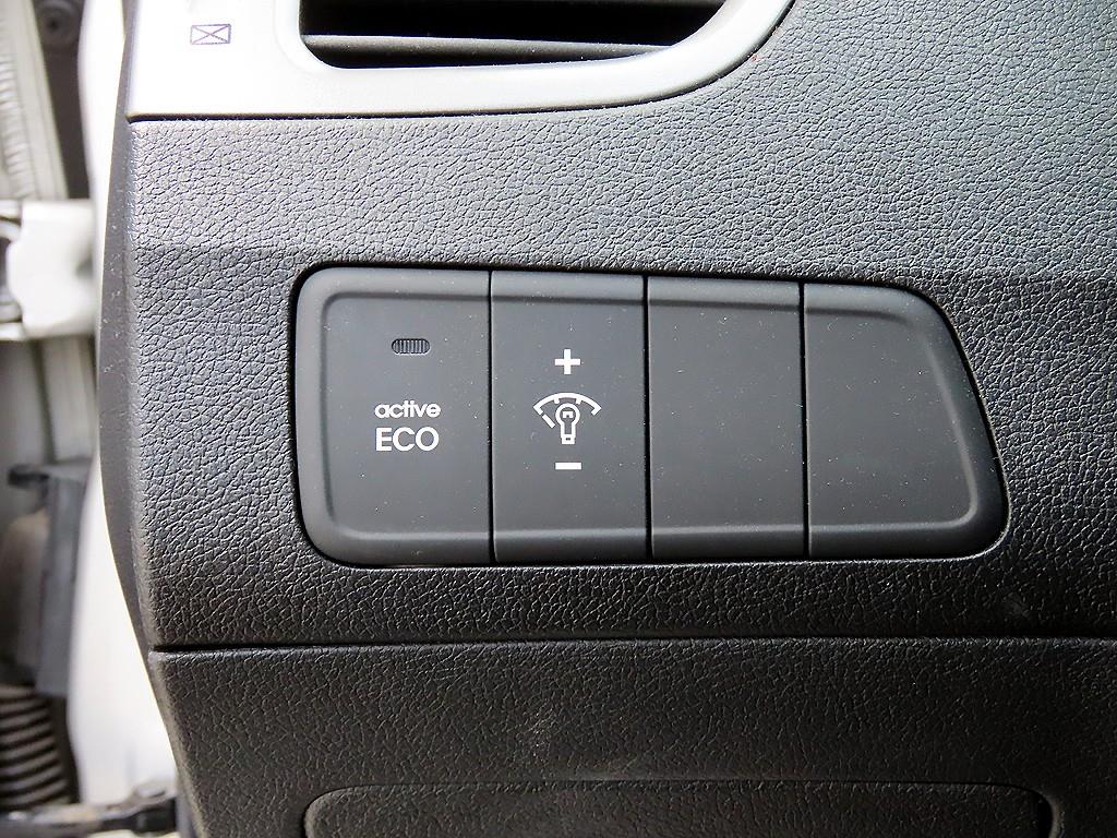 HYUNDAI Avante - Vista 12