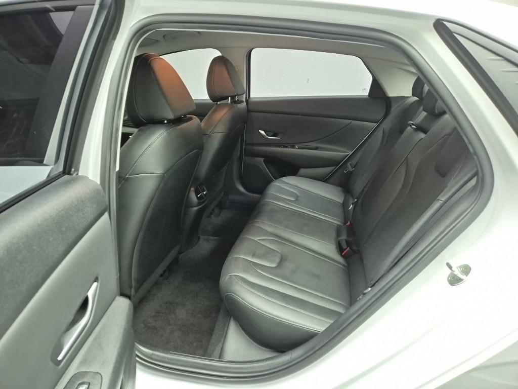 HYUNDAI Avante - Vista 12