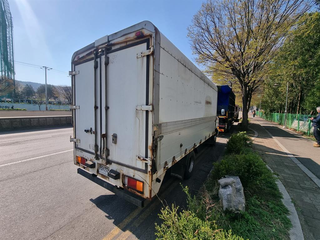 medium and large cargo truck - Vista 6