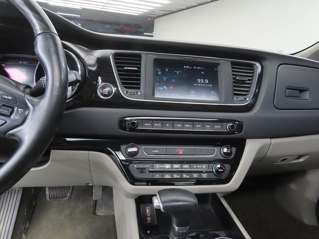 KIA Carnival - Vista 10