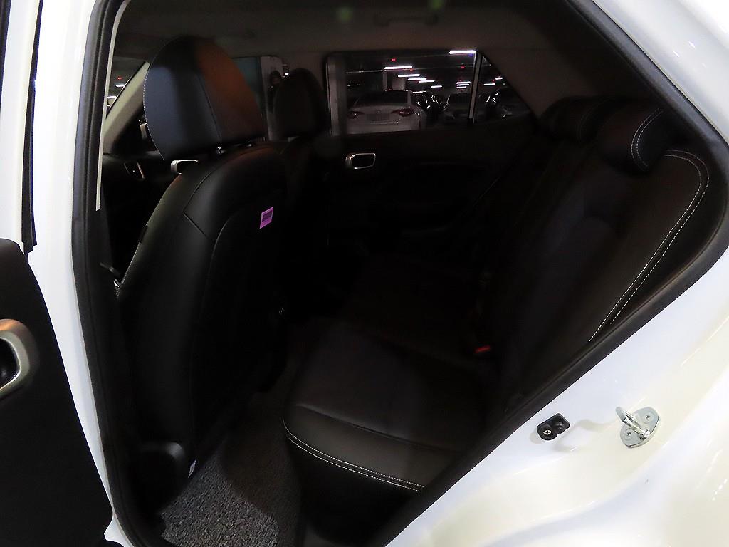 HYUNDAI Venue - Vista 7