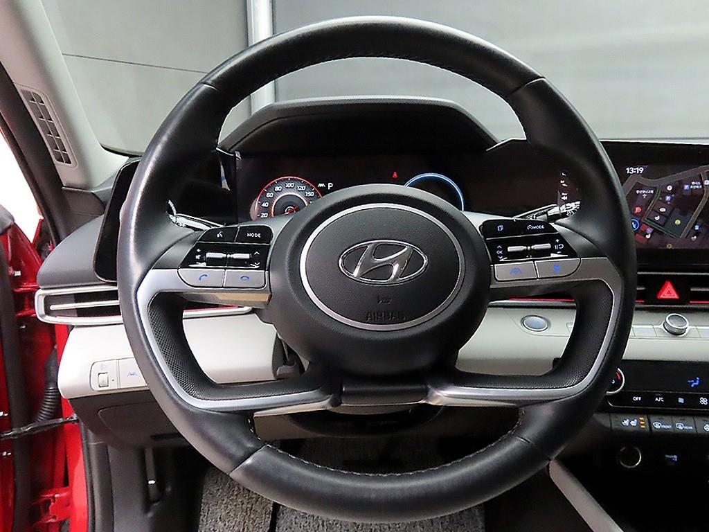 HYUNDAI Avante - Vista 9