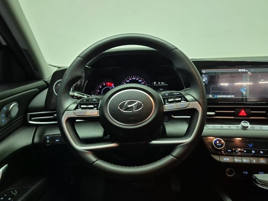 HYUNDAI Avante - Vista 9