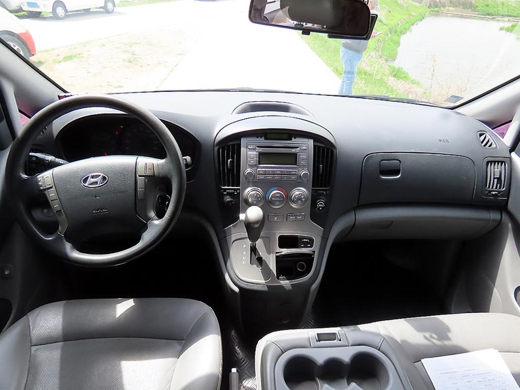 HYUNDAI Starex - Vista 10