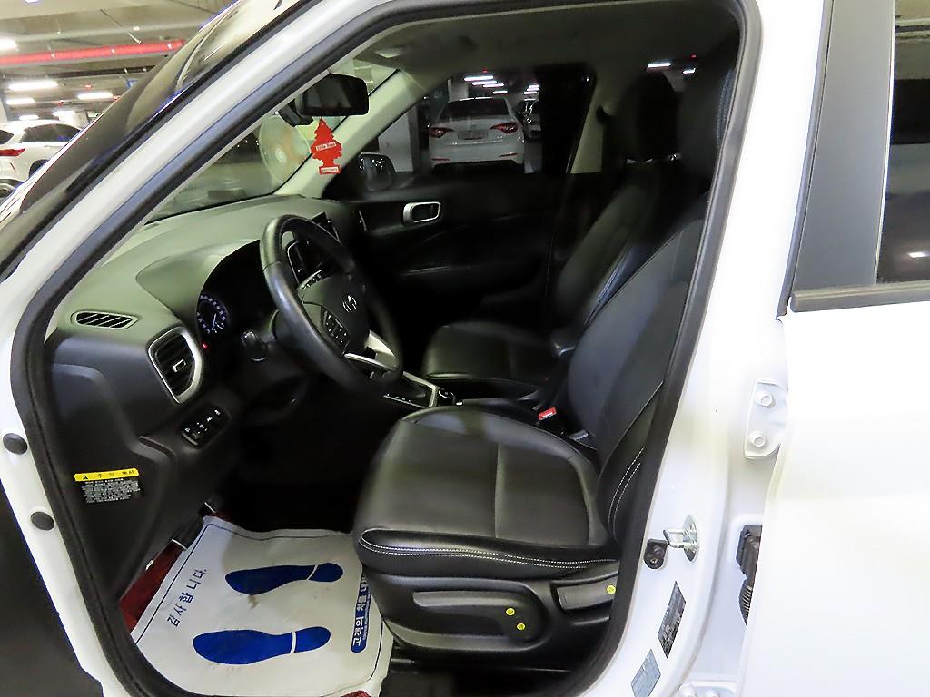 HYUNDAI Venue - Vista 6