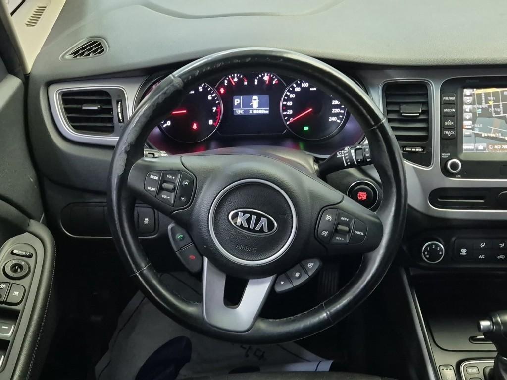 KIA Carens - Vista 9