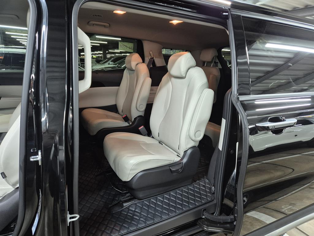 KIA Carnival - Vista 10