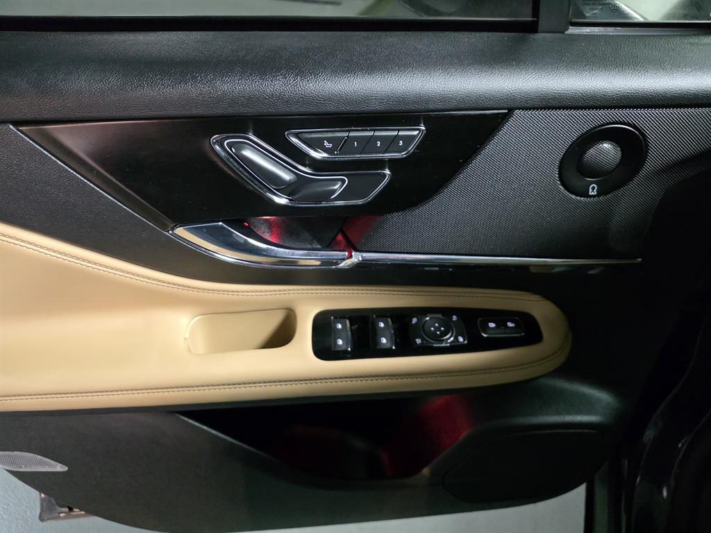 Lincoln Corsair - Vista 8