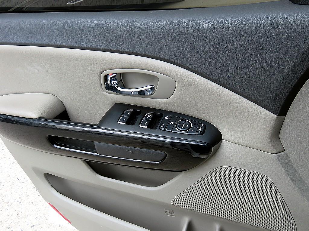 KIA Carnival - Vista 12