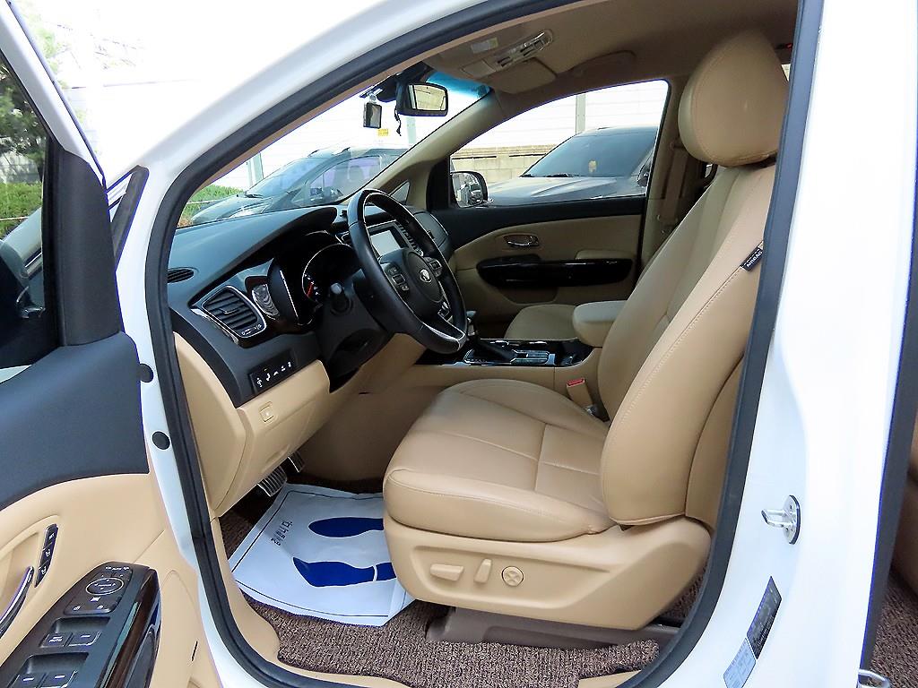 KIA Carnival - Vista 5