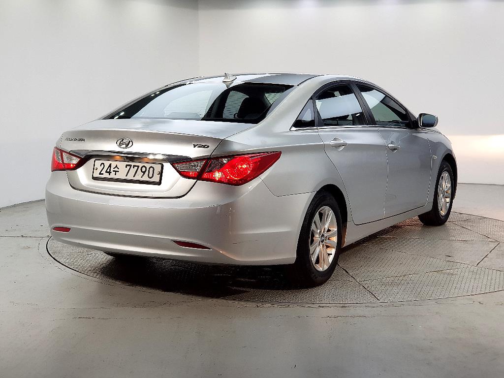 HYUNDAI Sonata - Vista 4