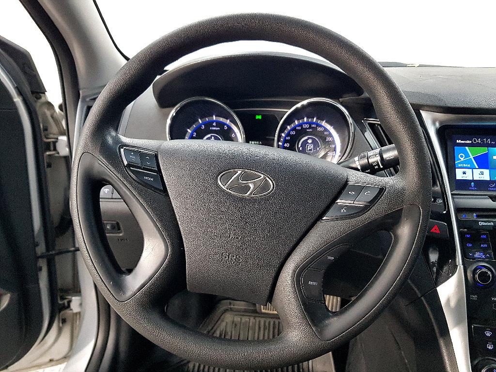 HYUNDAI Sonata - Vista 12