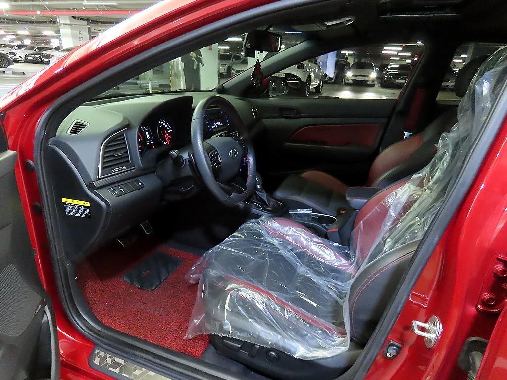 HYUNDAI Avante - Vista 6