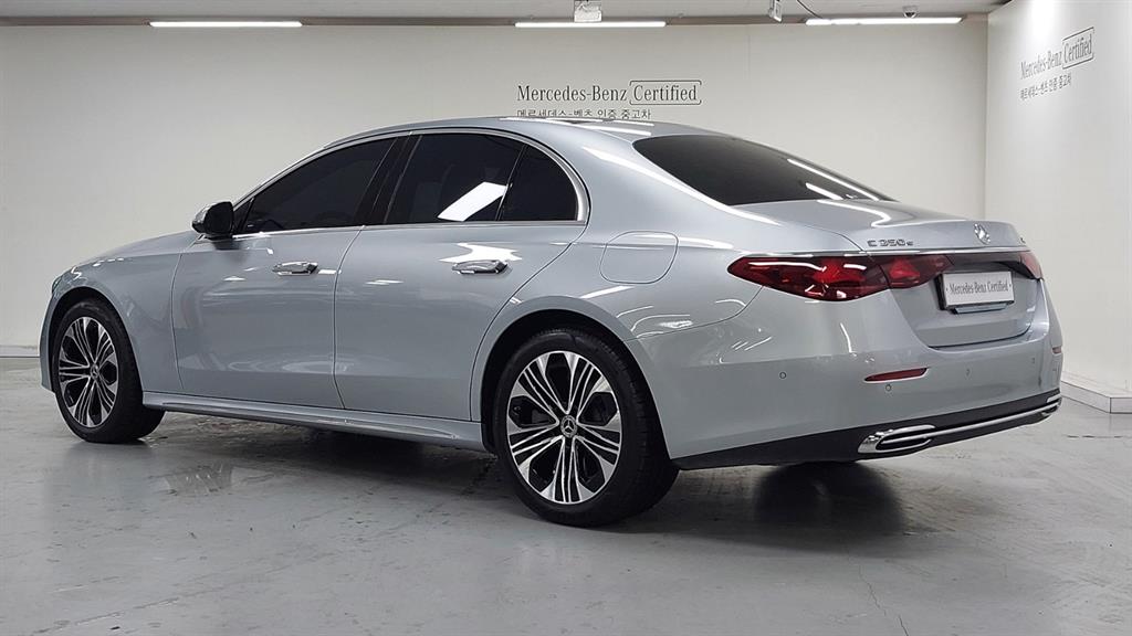 Mercedes Benz E class - Vista 7
