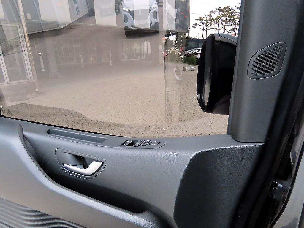 HYUNDAI Staria - Vista 11