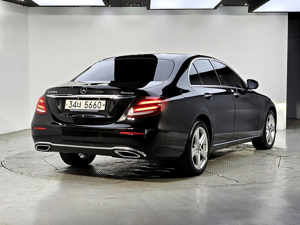 Mercedes Benz E class - Vista 2