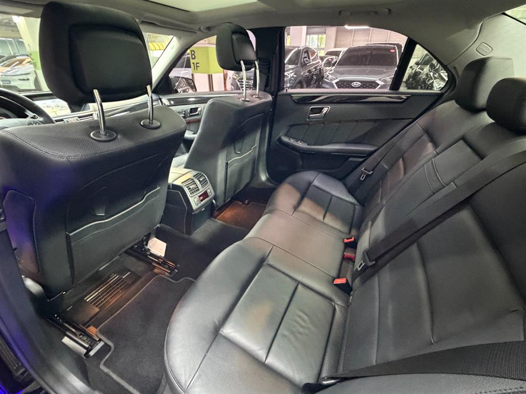 Mercedes Benz E class - Vista 8