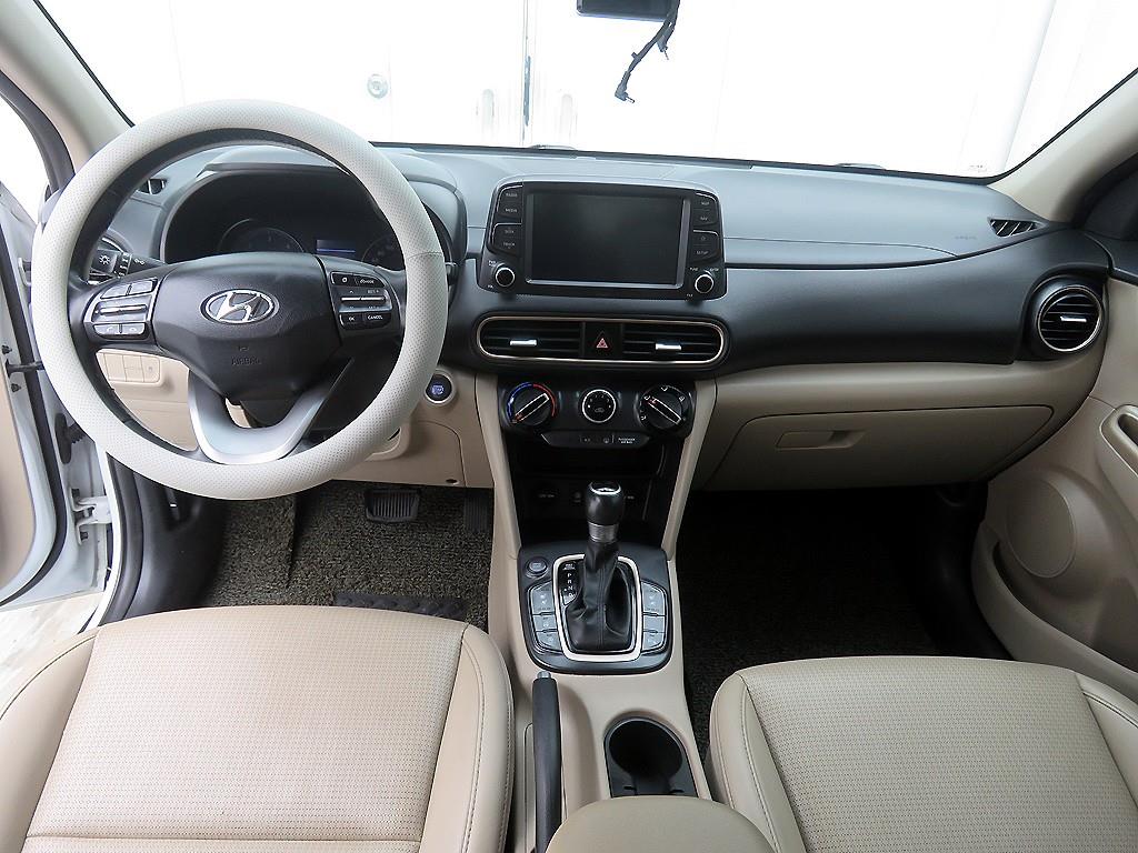 HYUNDAI Kona - Vista 8
