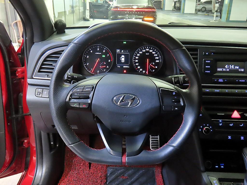 HYUNDAI Avante - Vista 8
