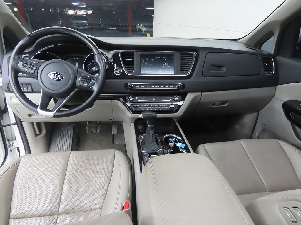 KIA Carnival - Vista 7