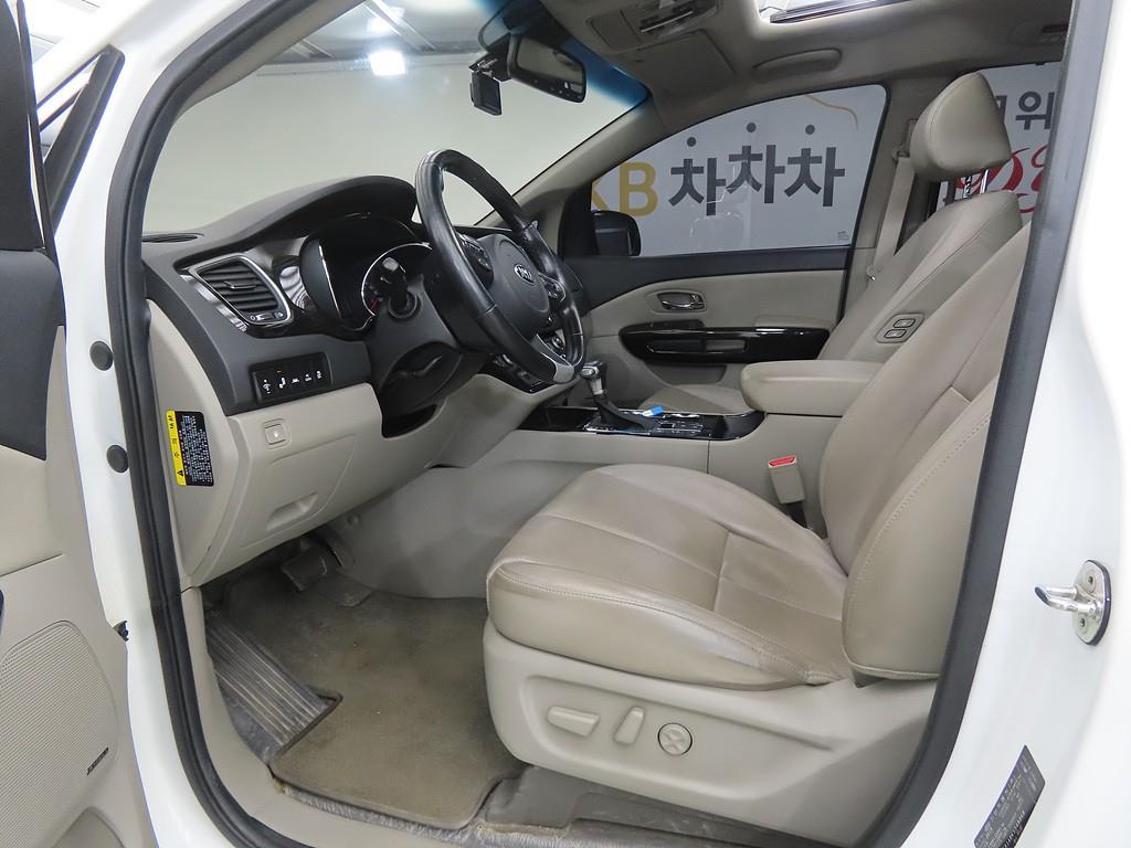 KIA Carnival - Vista 5