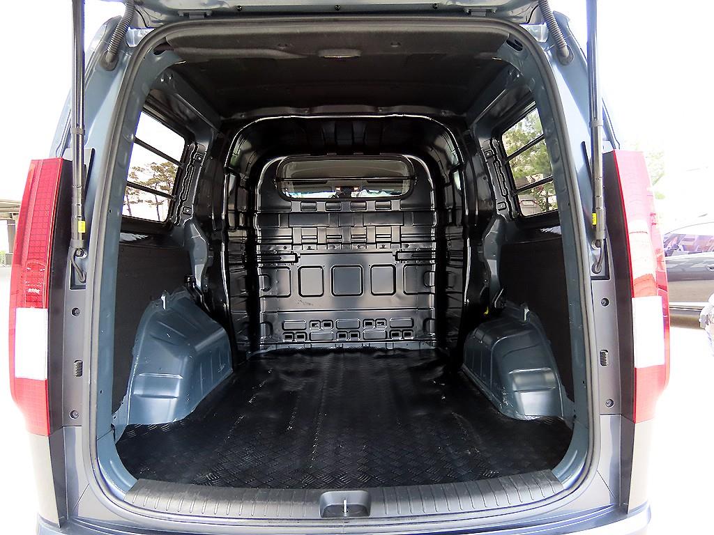 HYUNDAI Staria 2025 Gris - Importación desde Corea - HF Imports Iquique - Foto 18