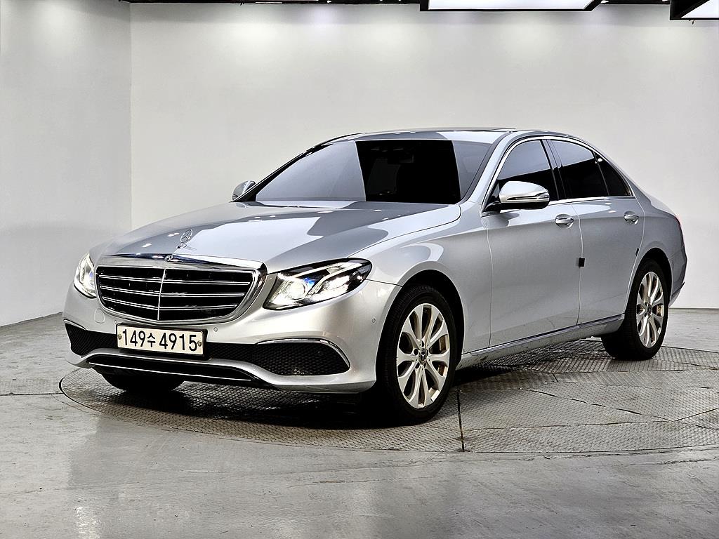 Mercedes Benz E class - Vista 3