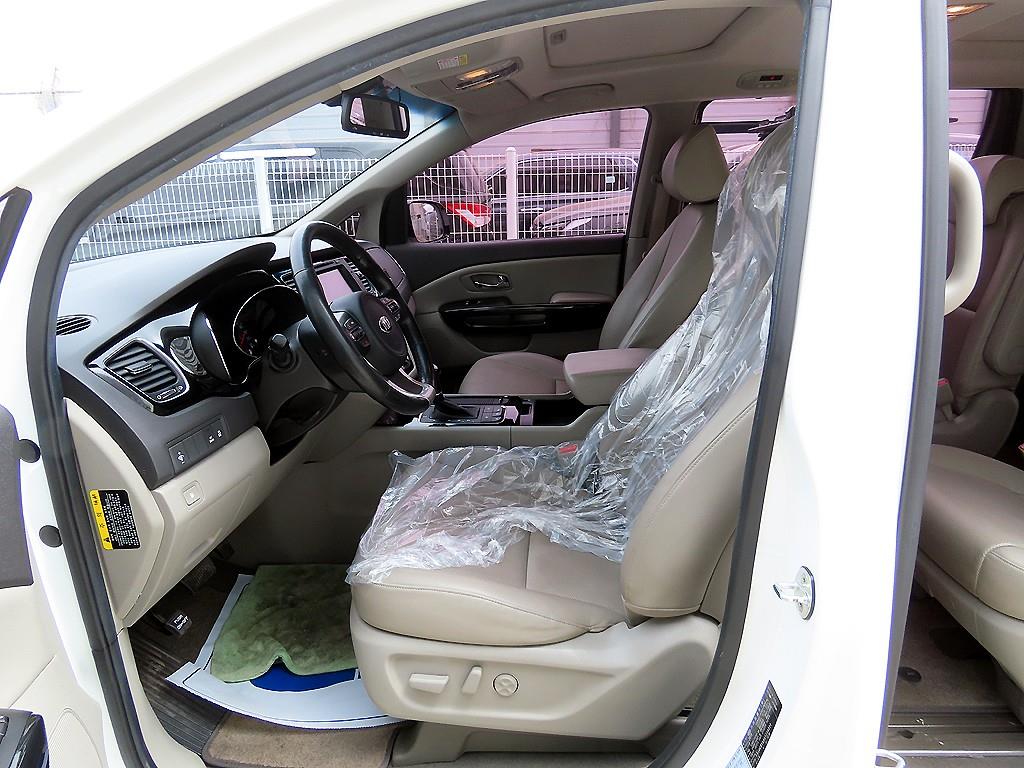 KIA Carnival - Vista 5