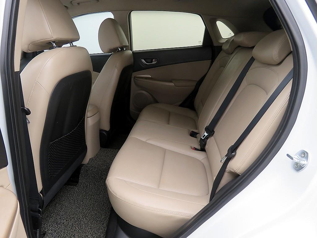 HYUNDAI Kona - Vista 7