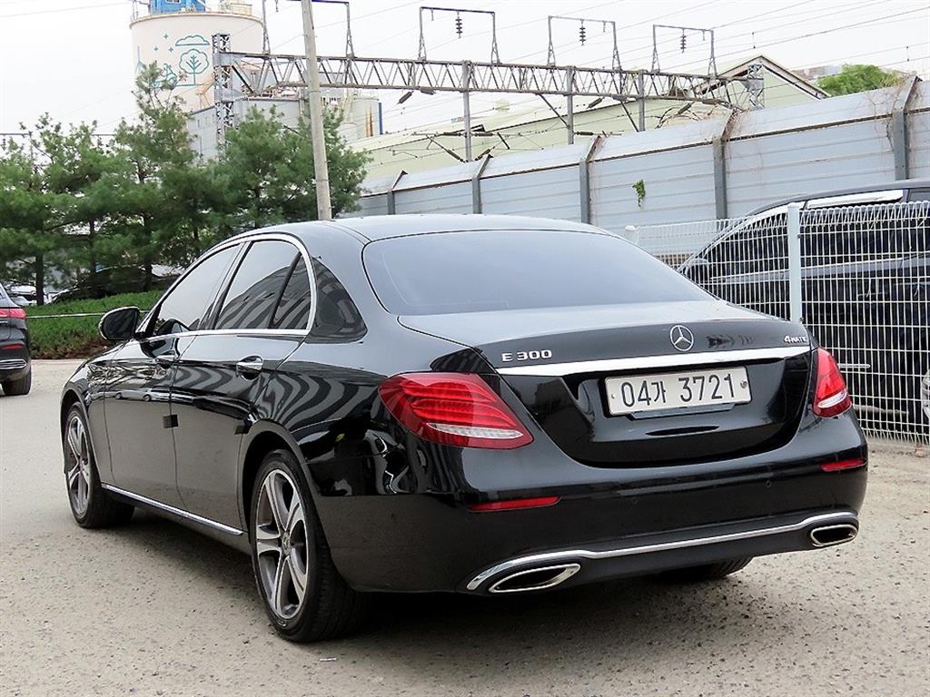 Mercedes Benz E class - Vista 3