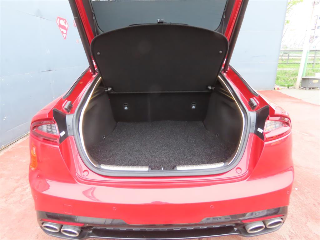 KIA Stinger - Vista 9