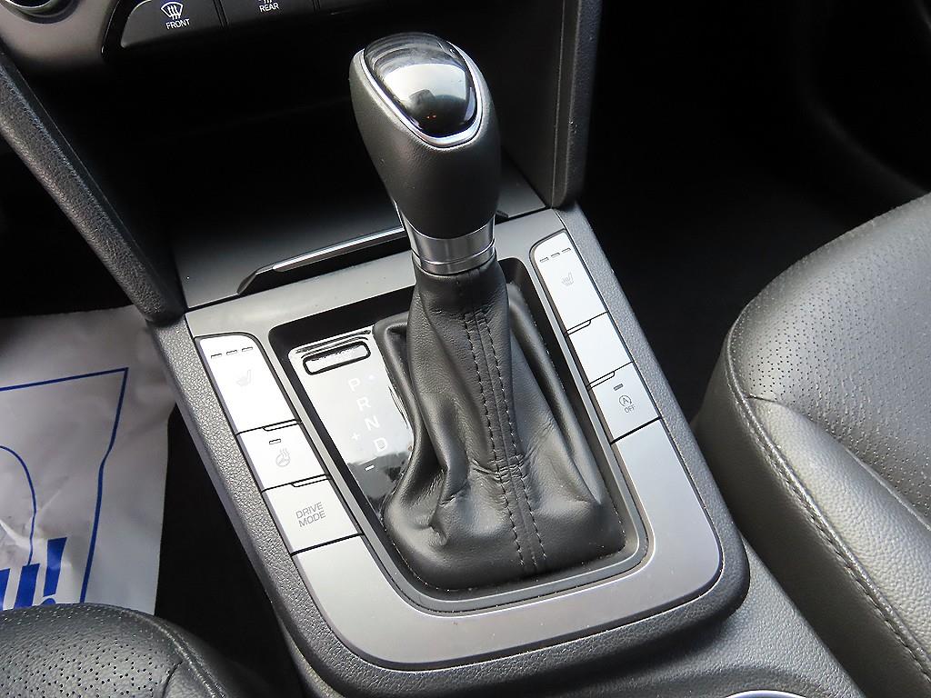 HYUNDAI Avante - Vista 10