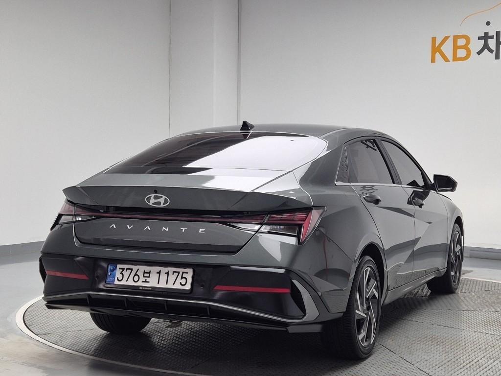 HYUNDAI Avante - Vista 2