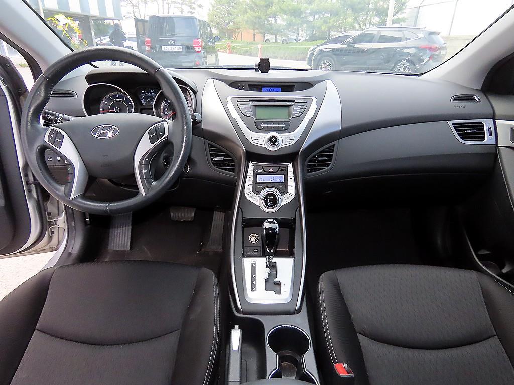 HYUNDAI Avante - Vista 7