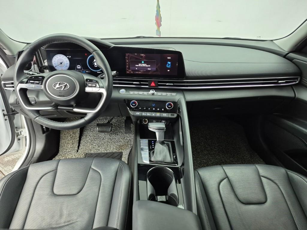 HYUNDAI Avante - Vista 5