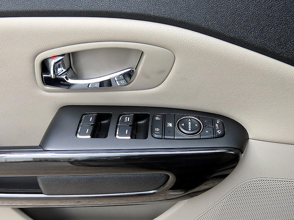 KIA Carnival - Vista 12