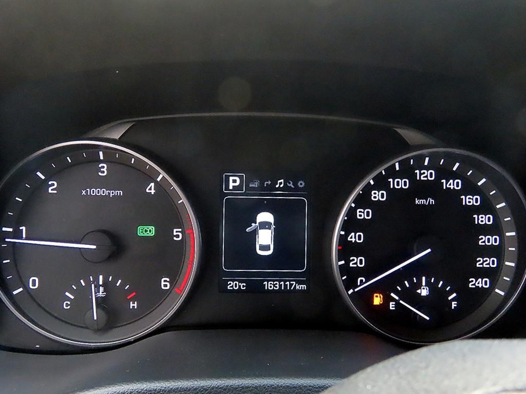 HYUNDAI Avante - Vista 9