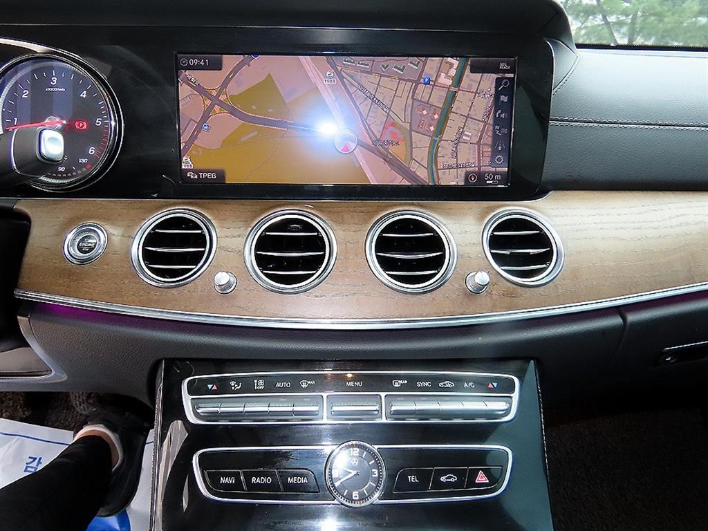 Mercedes Benz E class 2018 Blanco - Importación desde Corea - HF Imports Iquique - Foto 14