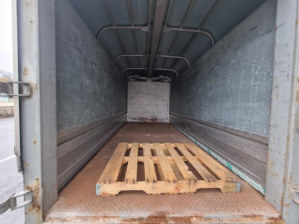 medium and large cargo truck - Vista 9